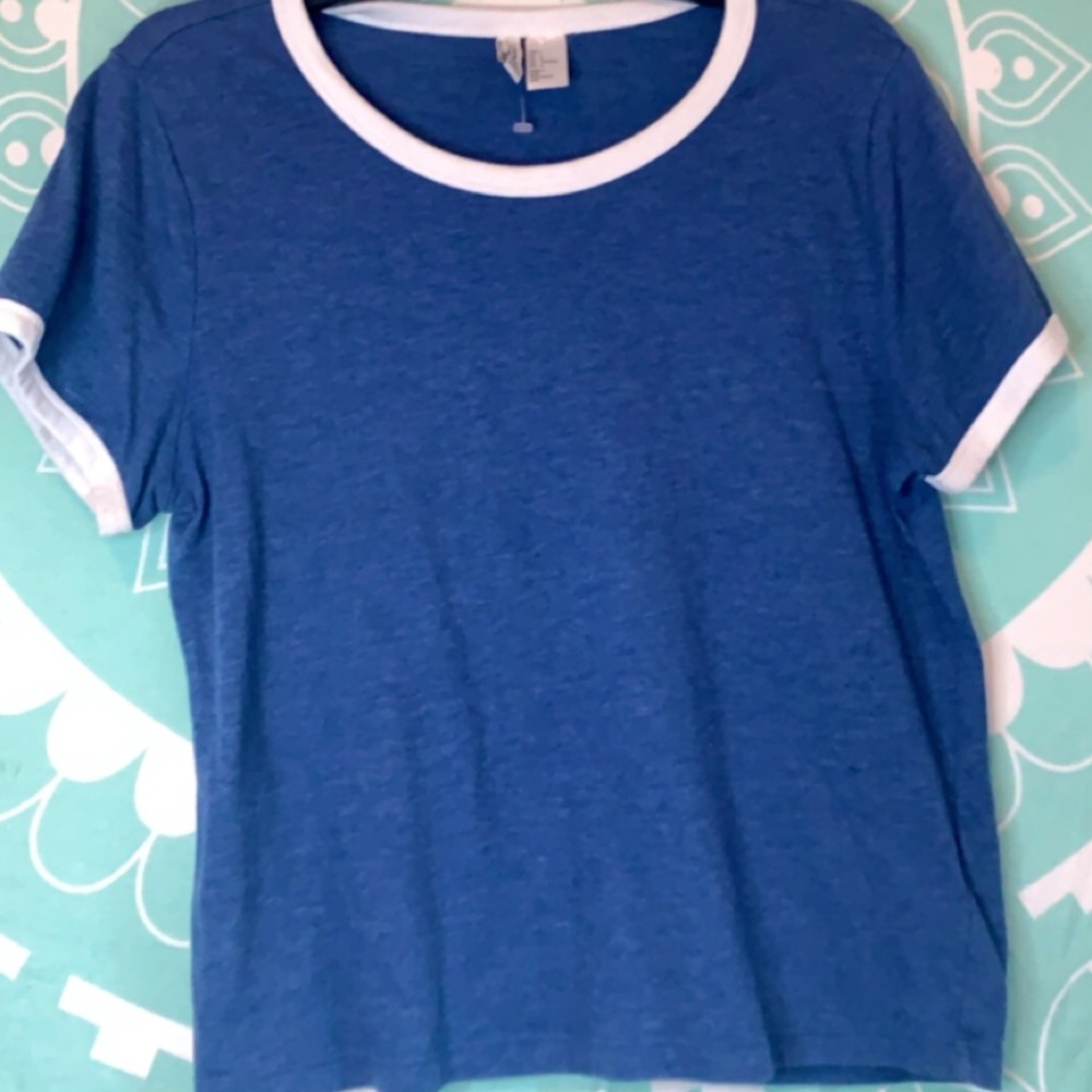 Cropped blue tee